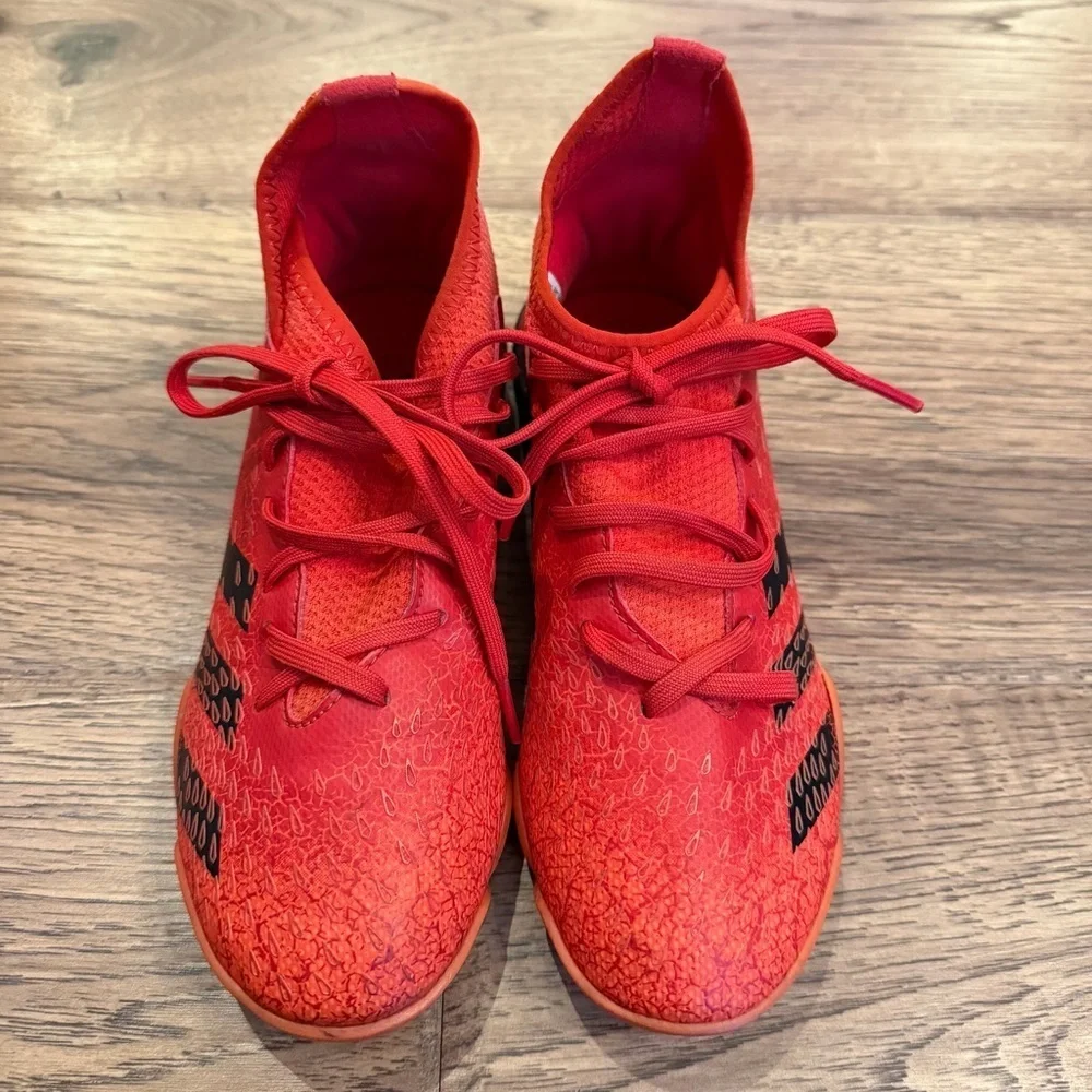 Adidas Predator Freak.3 Boys Demonscale Solar Red indoor soccer turf EUC 2.5